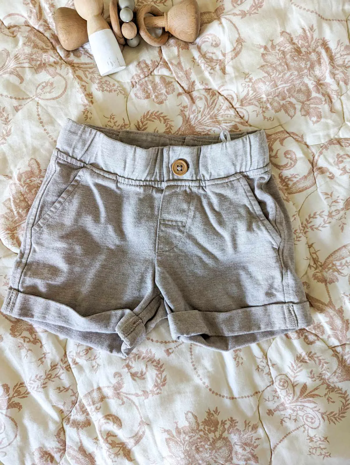 H&M Beige Cotton Shorts (4-6m)